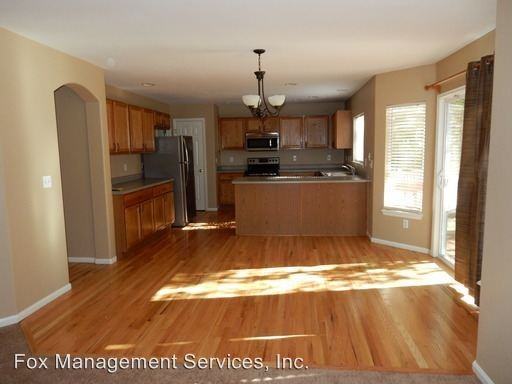 10230 Echo Cir - Photo 3 of 11