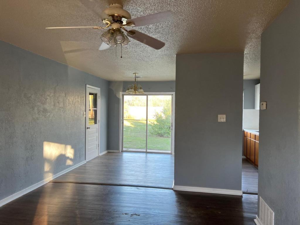843 Nw 58th St - Photo 4 of 17