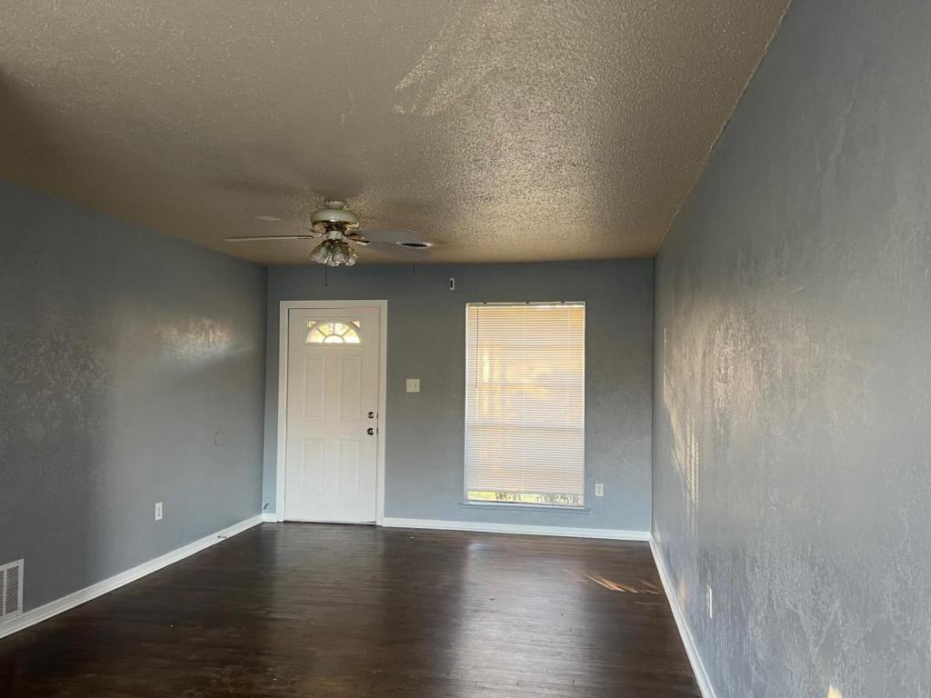 843 Nw 58th St - Photo 6 of 17