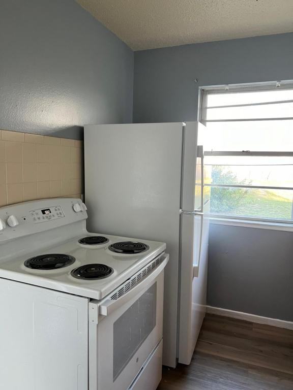843 Nw 58th St - Photo 7 of 17