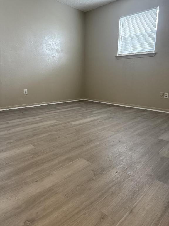 508 Avenue A - Photo 3 of 7