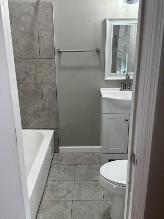 108 E Kentucky St ##1 - Photo 4 of 19