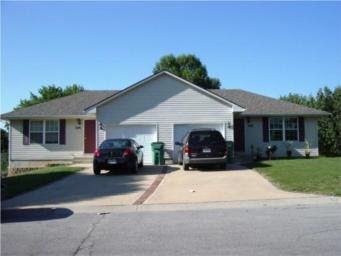 2316 Twin Oaks Dr - Photo 3 of 15
