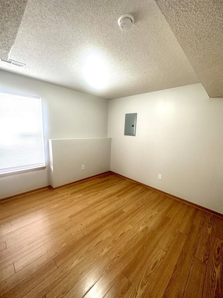 2316 Twin Oaks Dr - Photo 2 of 15
