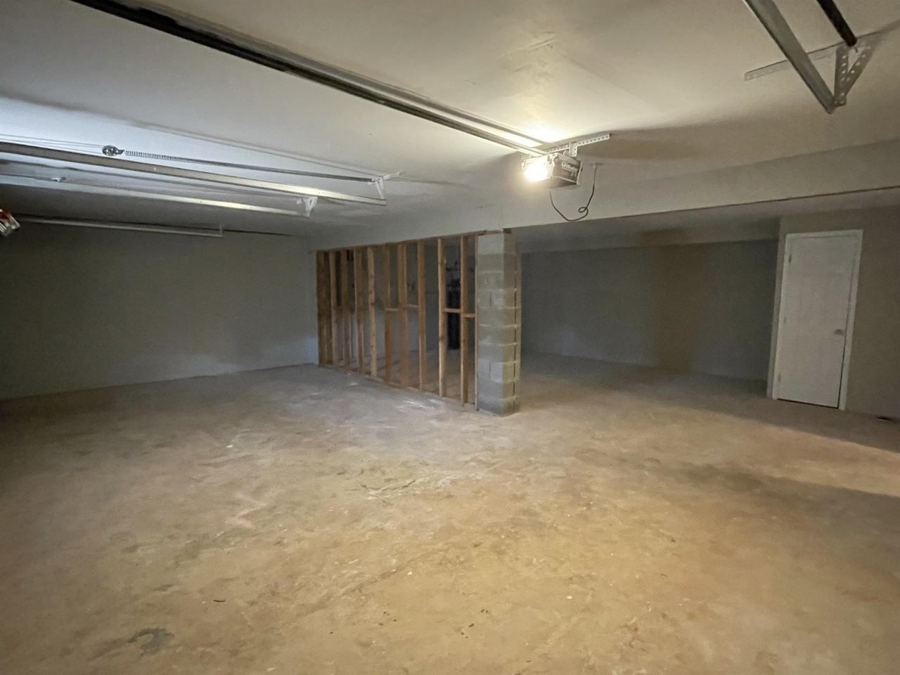 1370 Ridgeway Rd - Photo 3 of 35