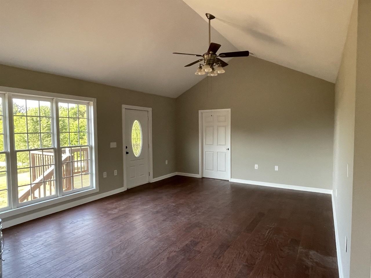 1370 Ridgeway Rd - Photo 2 of 35