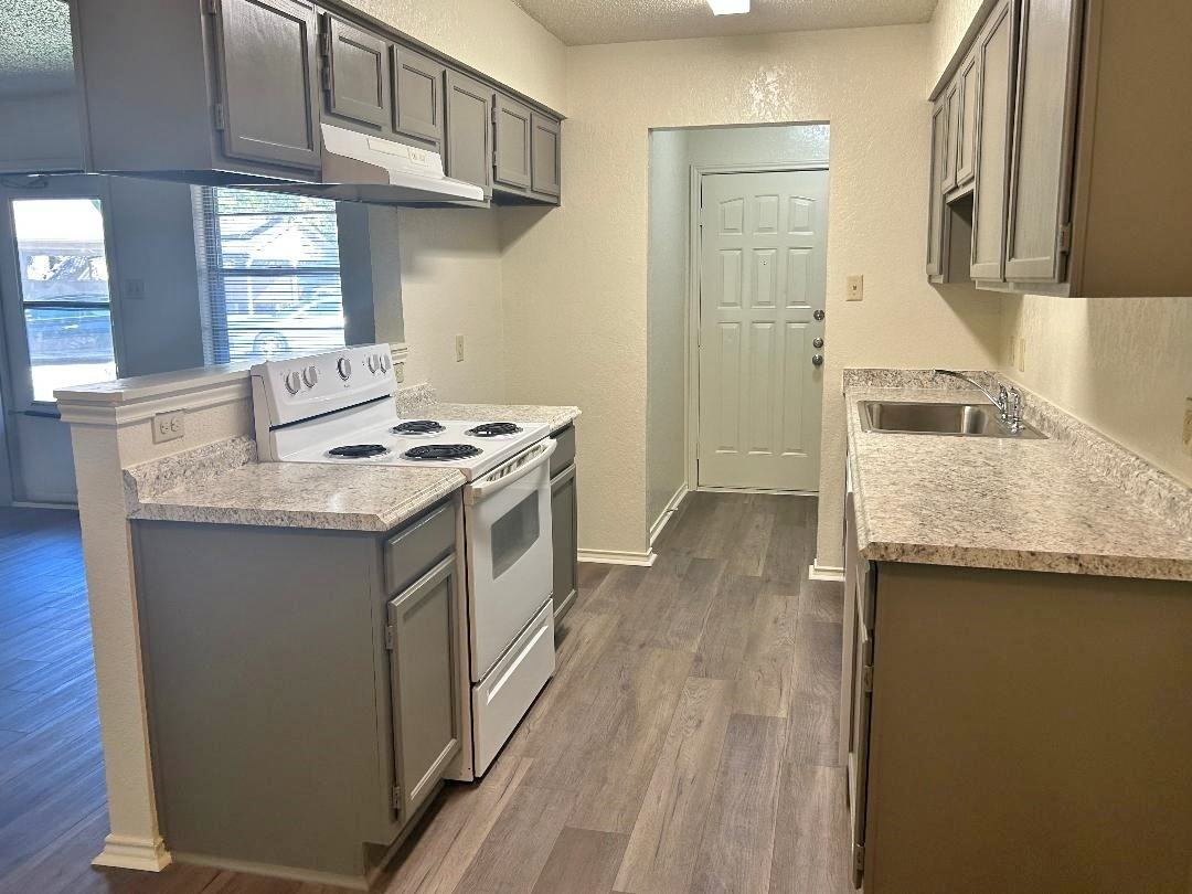 4508 Tree Ln - Photo 2 of 13