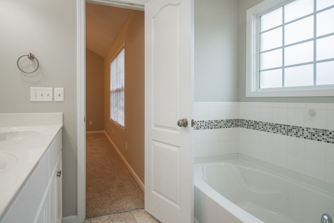 156 Bulloch Ct - Photo 2 of 31