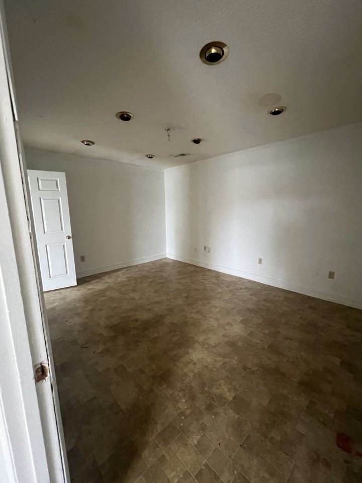 100 Academy St #B - Photo 3 of 4