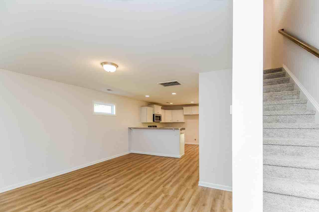 313 Noble Ln - Photo 3 of 21