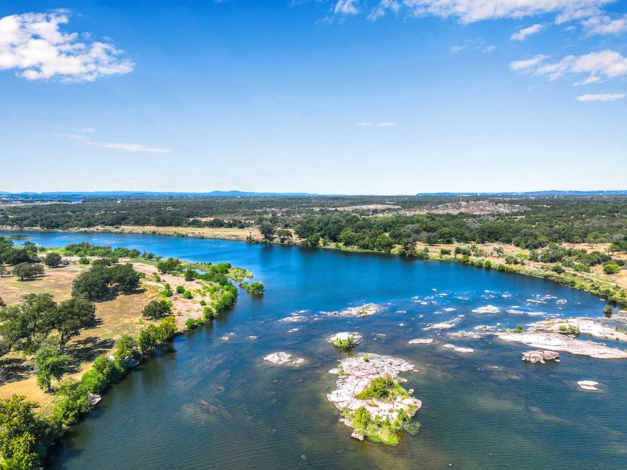 864 Driftwood Ln - Photo 2 of 45