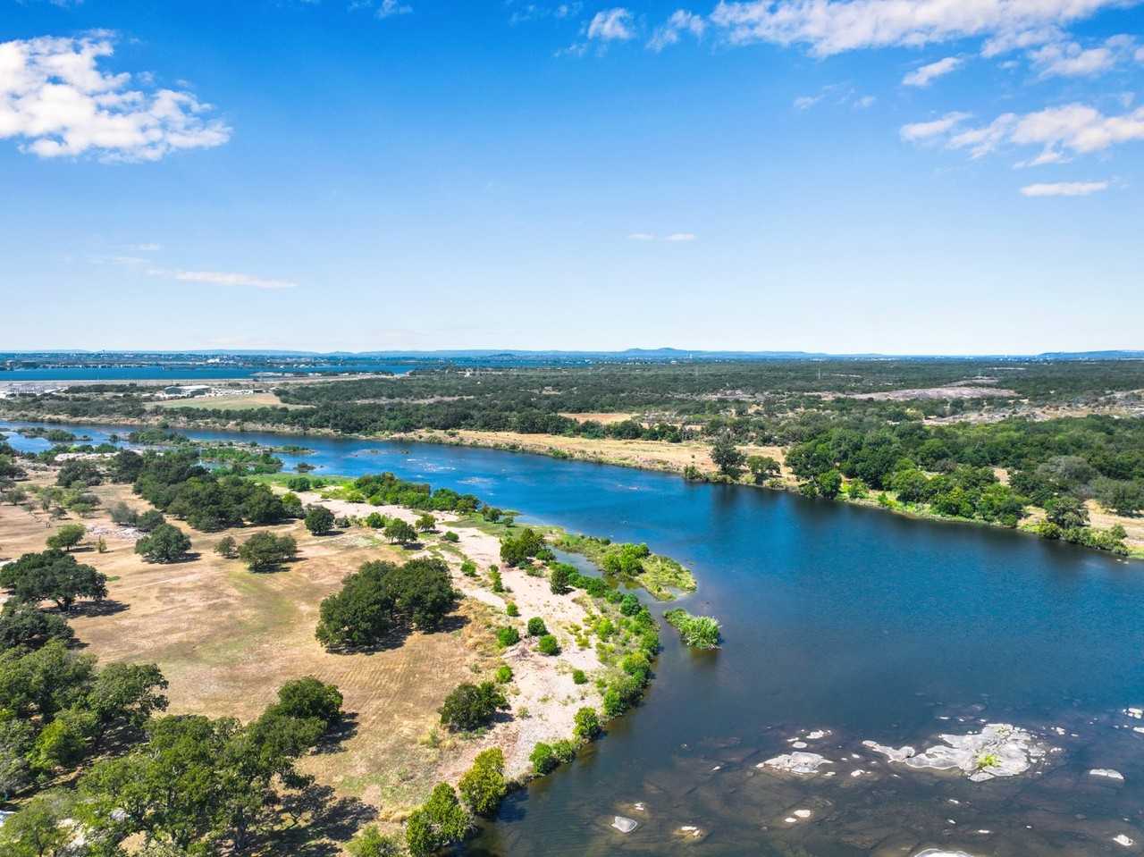 864 Driftwood Ln - Photo 3 of 45