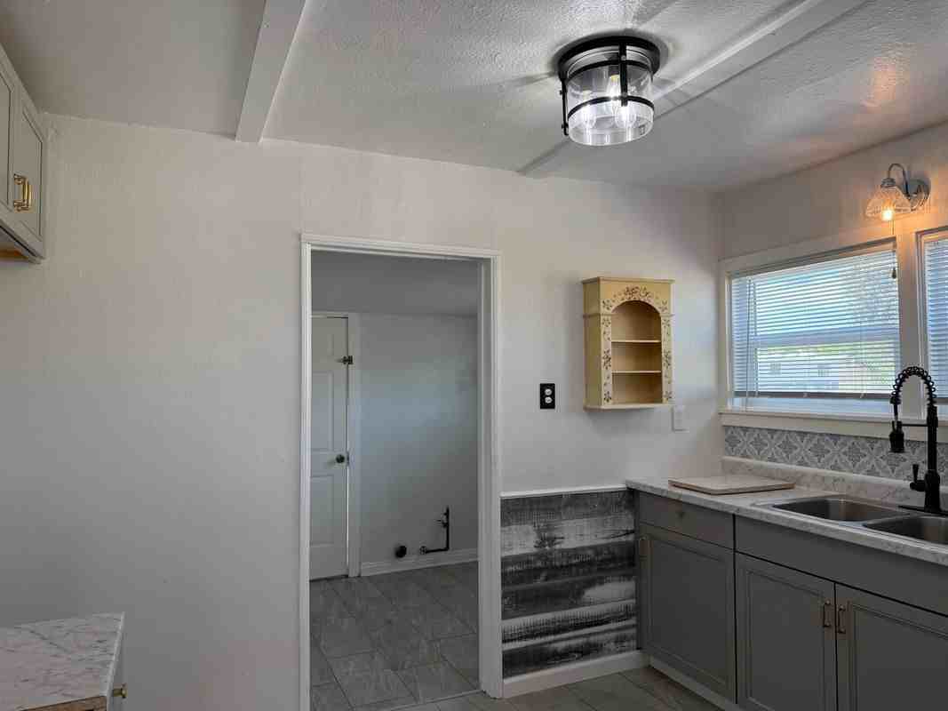13129 Edgemont St - Photo 3 of 13