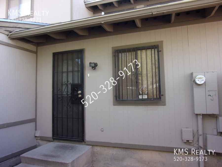 591 W Redondo Dr - Photo 3 of 33