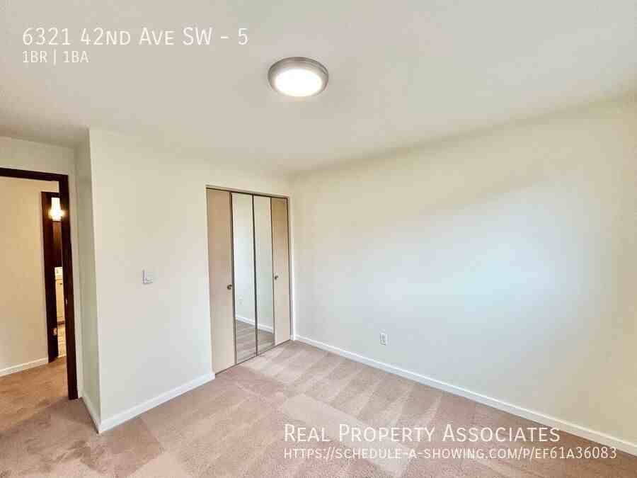 6321 42nd Ave Sw #5 - Photo 4 of 17