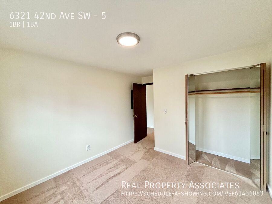6321 42nd Ave Sw #5 - Photo 5 of 17