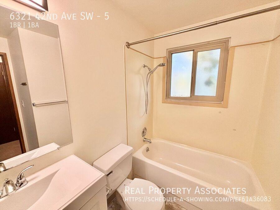 6321 42nd Ave Sw #5 - Photo 7 of 17