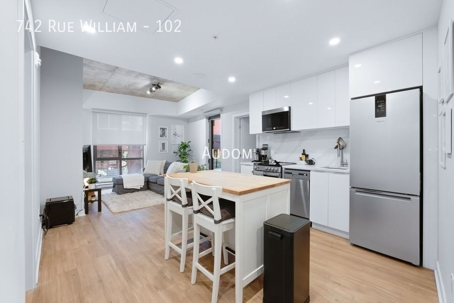 742 Rue William #102