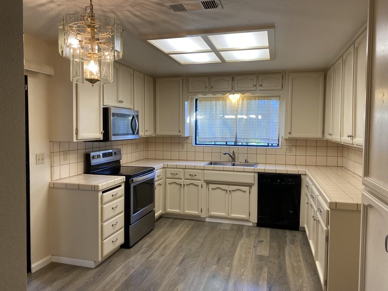 2417 Greenacre Ln #NA - Photo 2 of 20