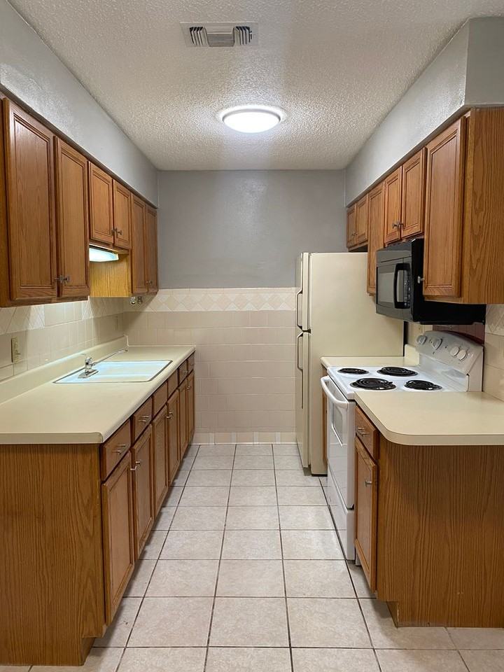 7774 Skolout St - Photo 3 of 10