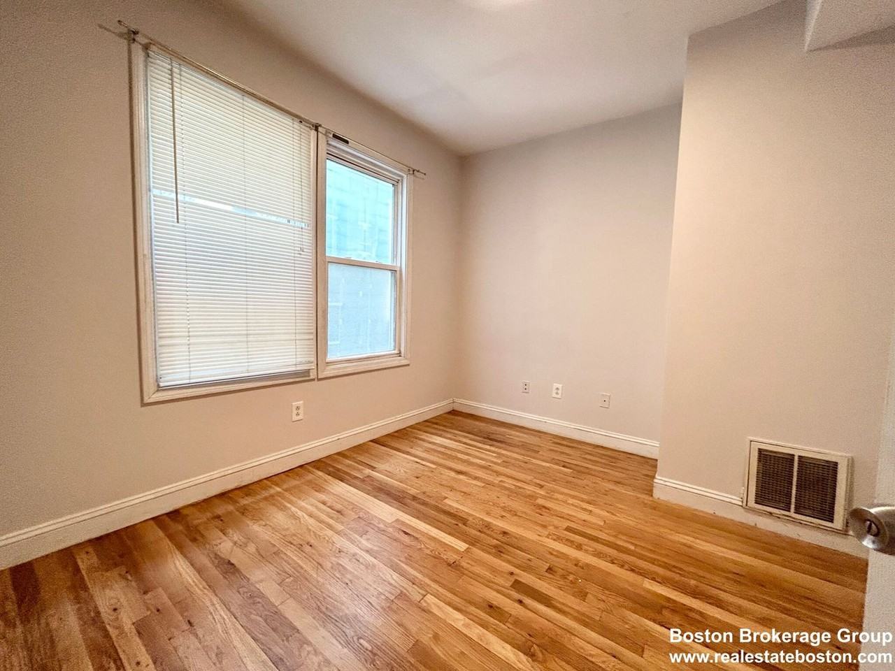 733 Parker Street - Photo 5 of 9