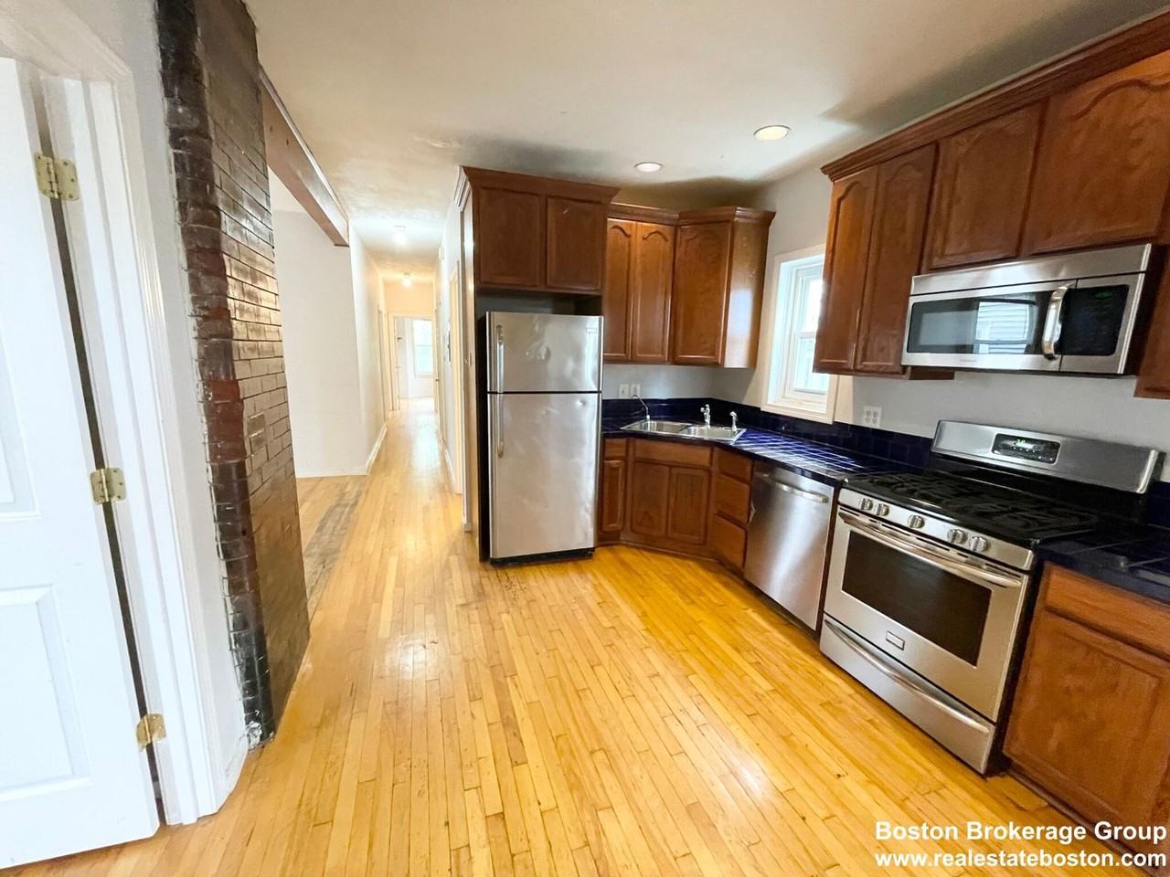 21 Iroquois St - Photo 2 of 9
