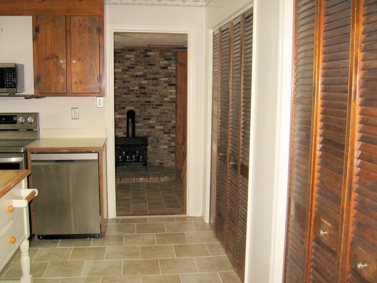 32 Riverside Dr - Photo 5 of 20