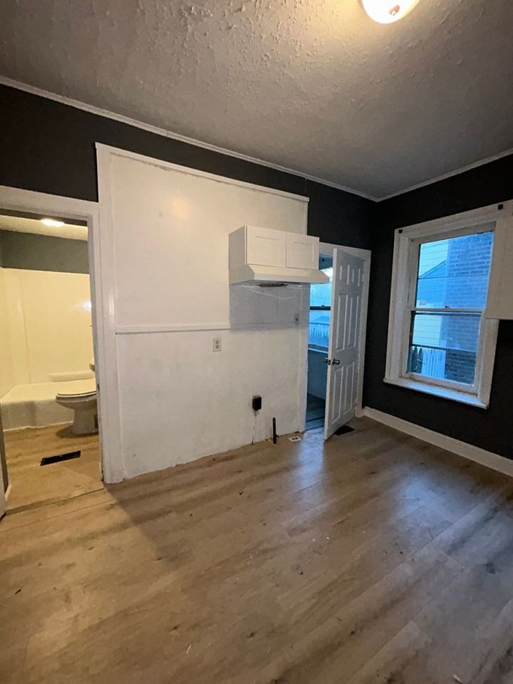 490 Stuyvesant Ave - Photo 7 of 25