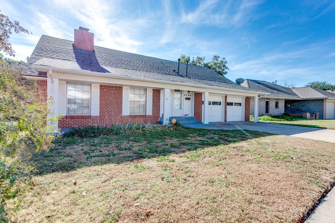 2248 Laneway Drive - Photo 3 of 34