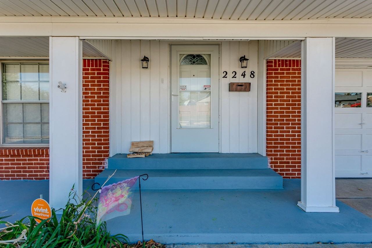 2248 Laneway Drive - Photo 4 of 34