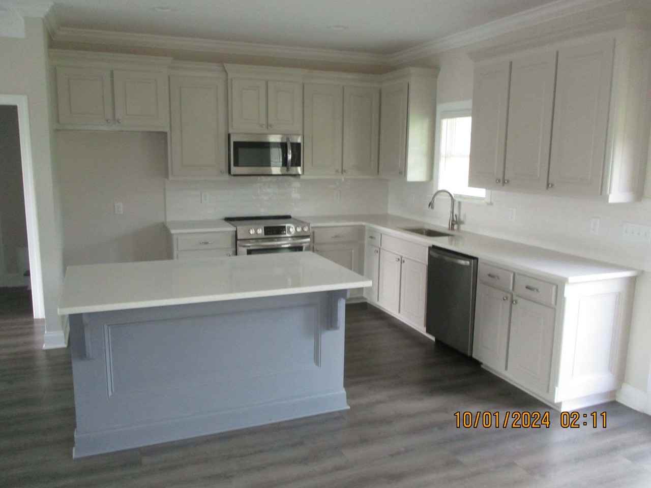 176 Scarlet Way - Photo 2 of 6