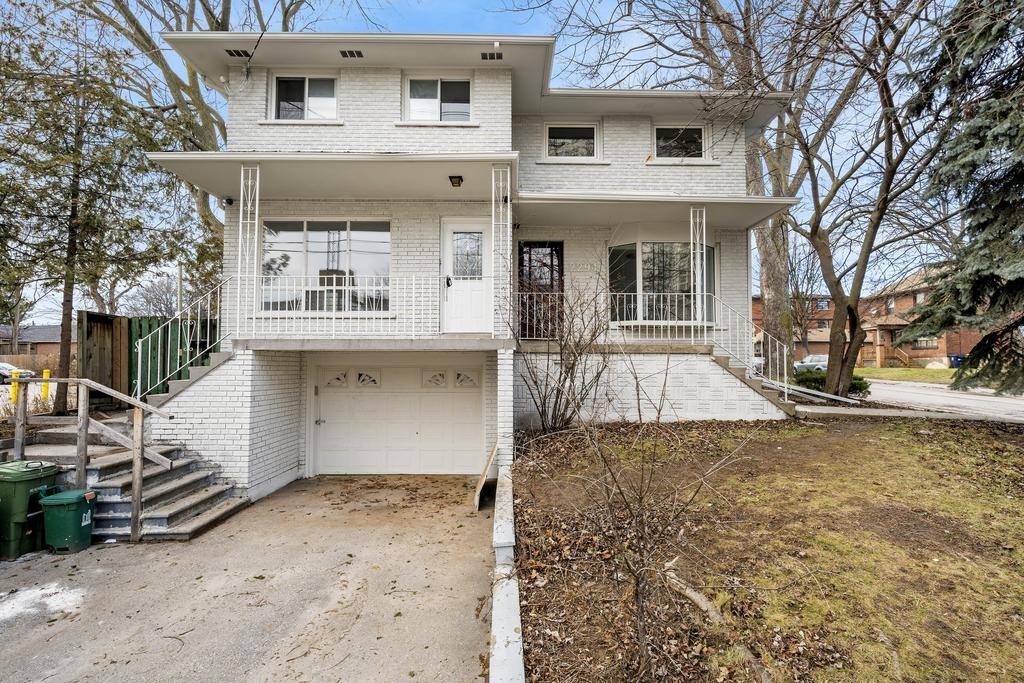 2294 Lake Shore Blvd W #203 - Photo 4 of 9