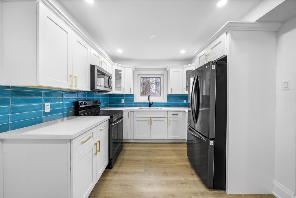 2294 Lake Shore Blvd W #203 - Photo 6 of 9