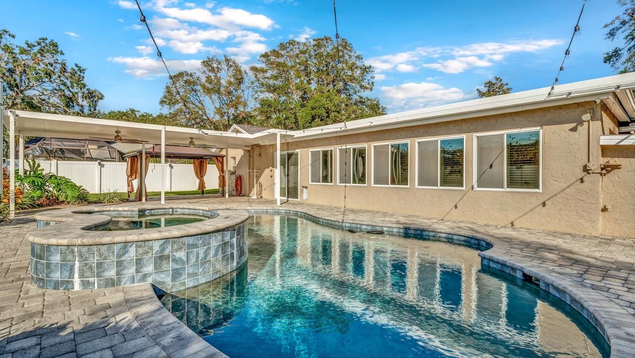 173 Foxcroft Dr E - Photo 3 of 36