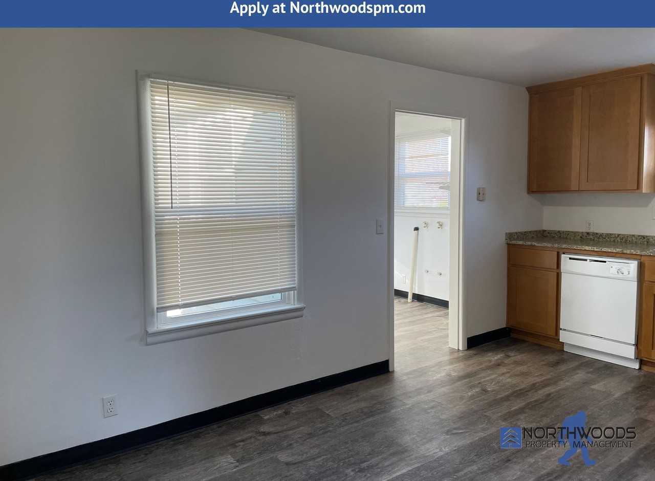 549 Alder St - Photo 4 of 17