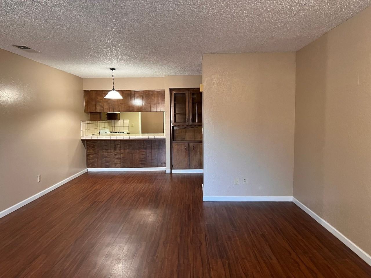 511 E Prosperity Ave - Photo 5 of 11