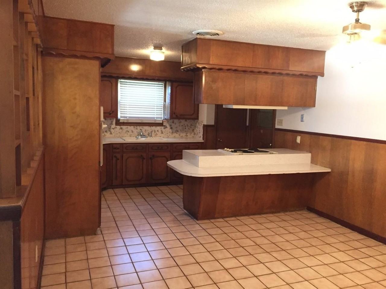 1219 48th St - Photo 3 of 14