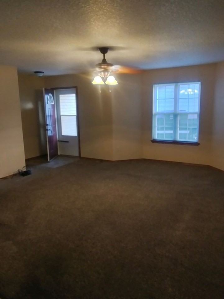 3216 E 12th St - Photo 2 of 7