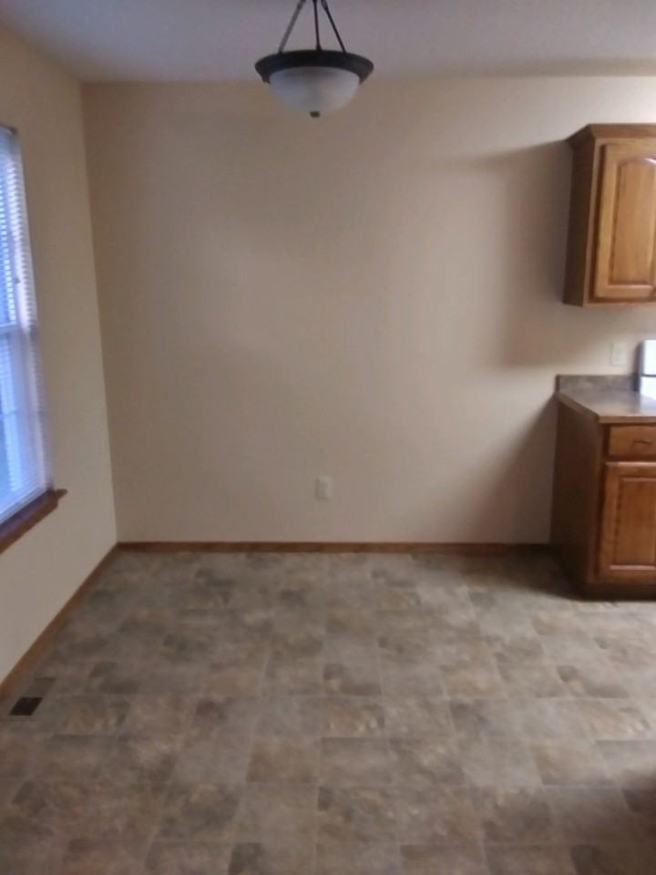 3216 E 12th St - Photo 4 of 7