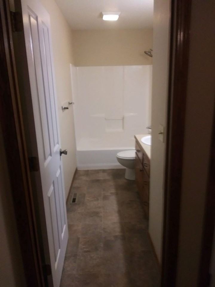 3216 E 12th St - Photo 5 of 7