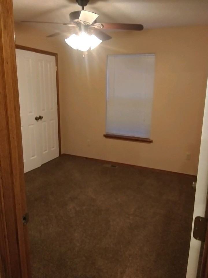 3216 E 12th St - Photo 6 of 7