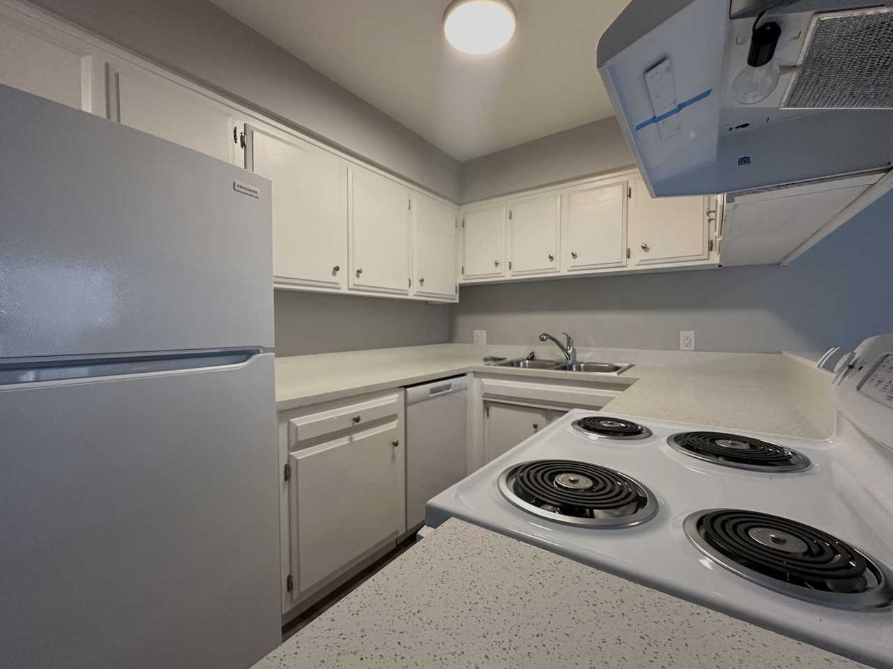 1249 Stratford Circle - Photo 7 of 27