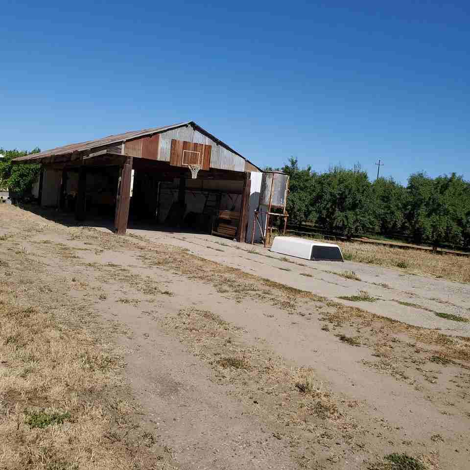 17001 Haskell Ln - Photo 3 of 5