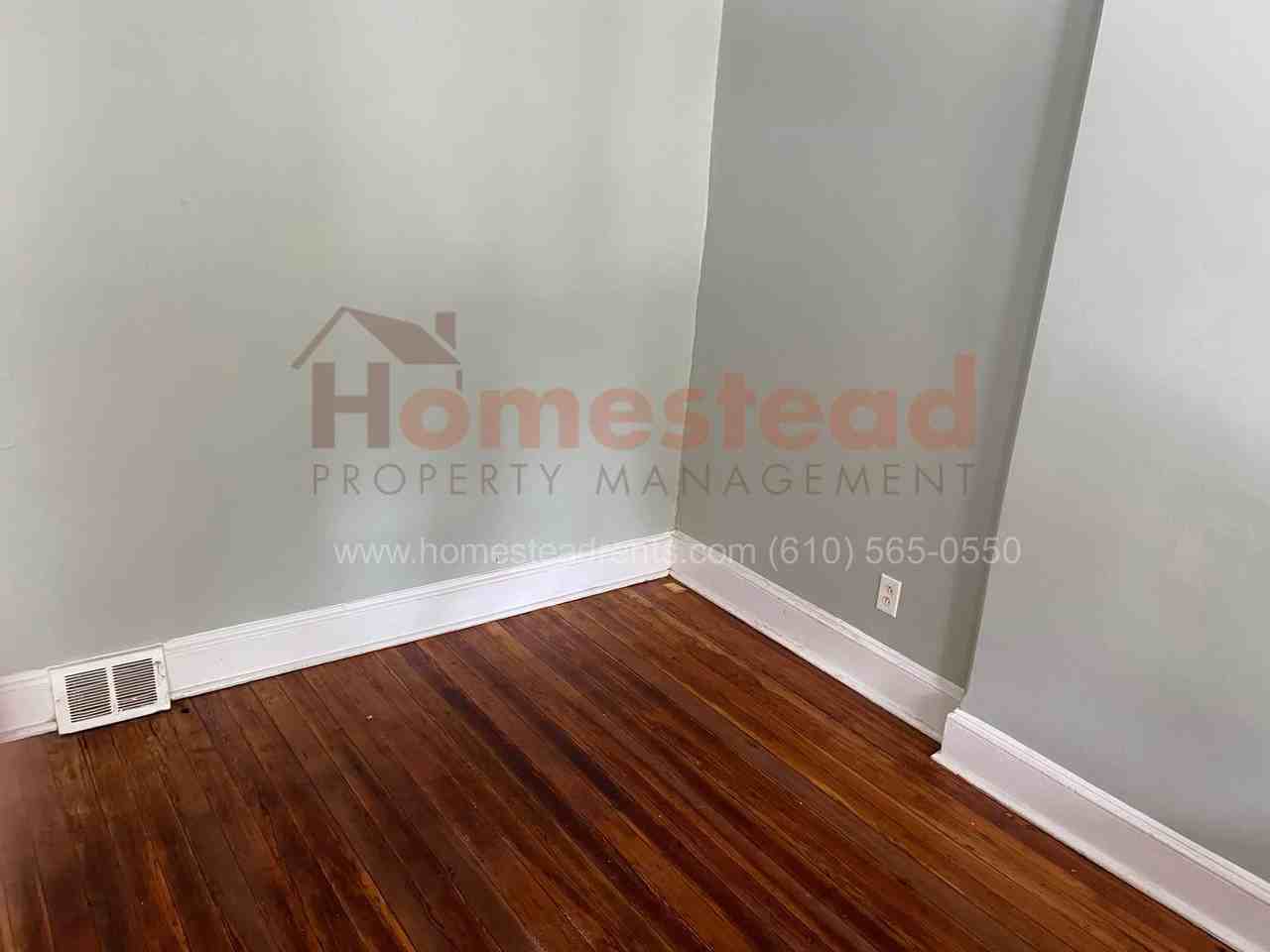 206 E 18th St - Photo 3 of 21
