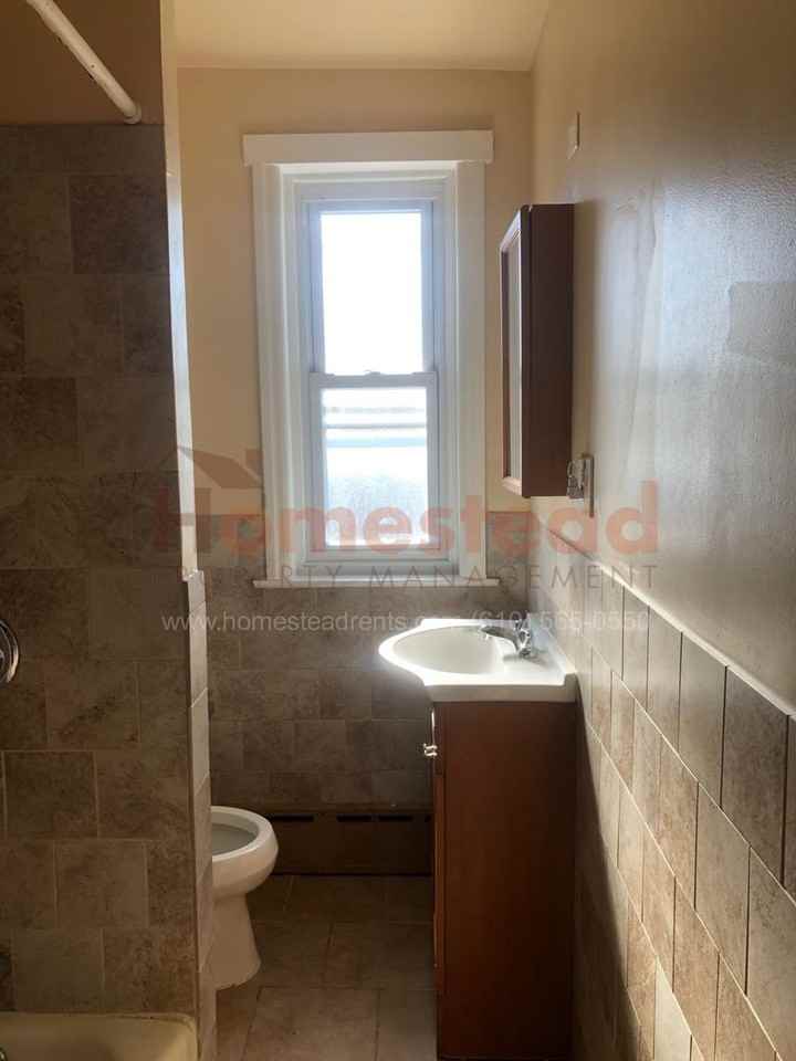 1237 E 11th St - Photo 3 of 17