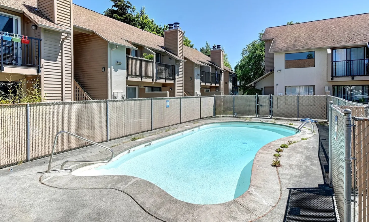12434 Ambaum Blvd Sw - Photo 2 of 3