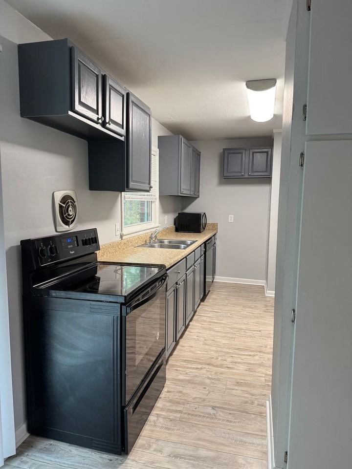 48 Edgemoor Dr - Photo 2 of 13