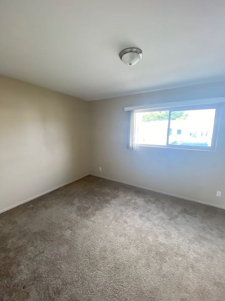 245 S Pacific Ave - Photo 5 of 8
