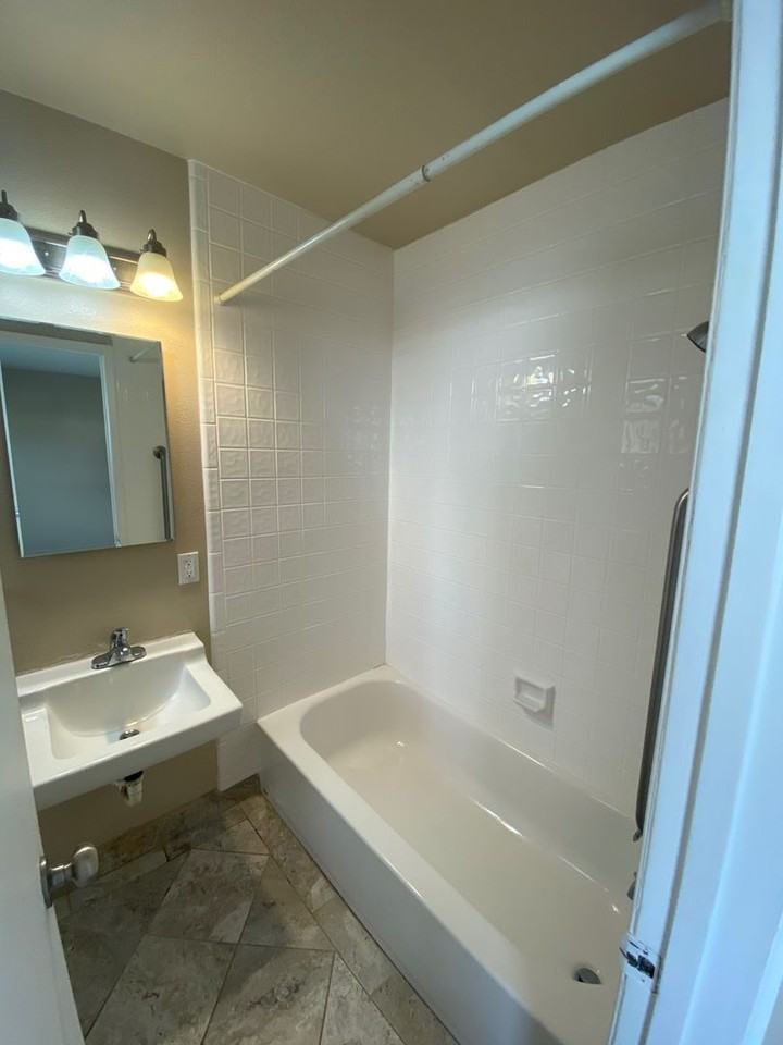 245 S Pacific Ave - Photo 7 of 8