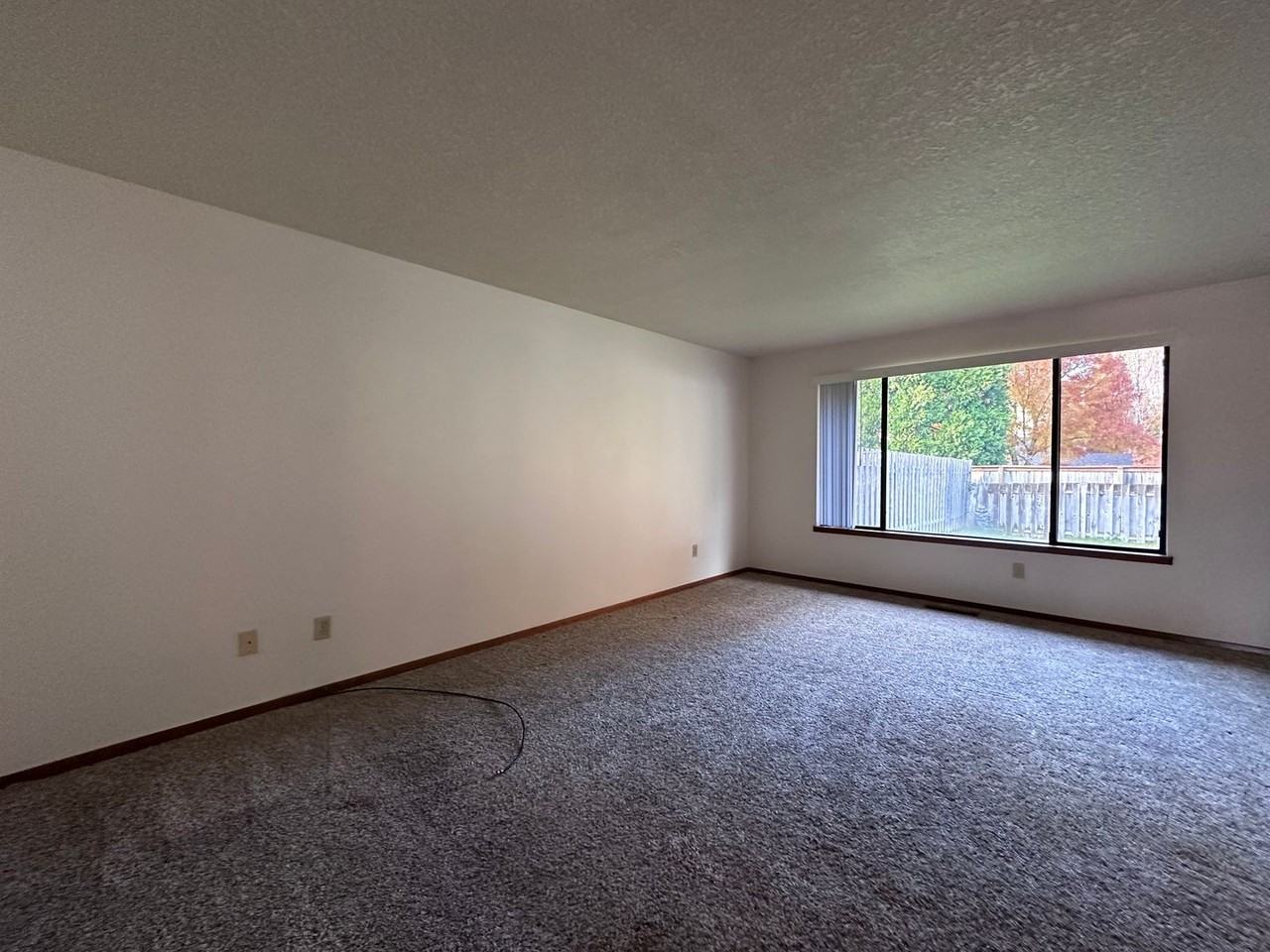 3417 Se 11th St - Photo 2 of 15